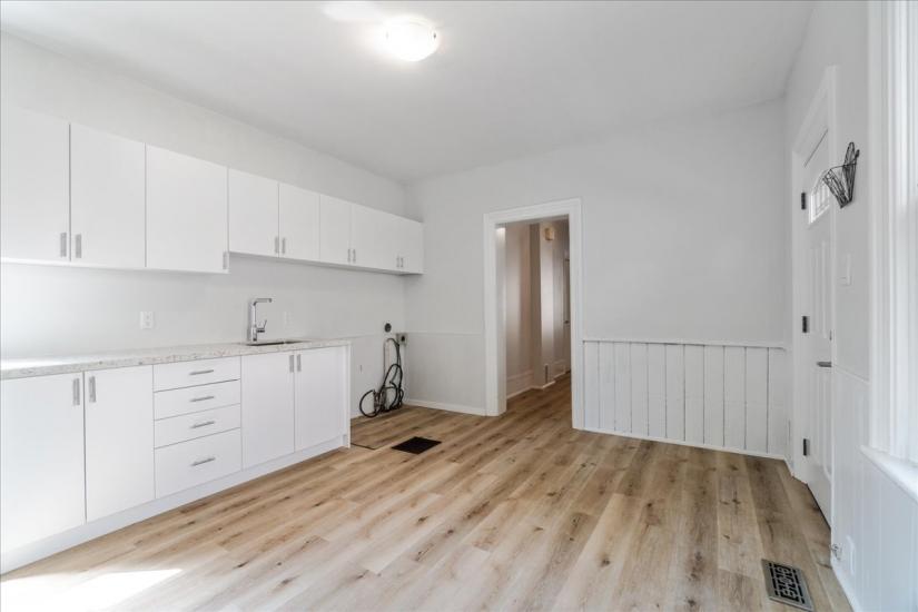 Property listing for 116 Grand River Ave., Brantford, ON