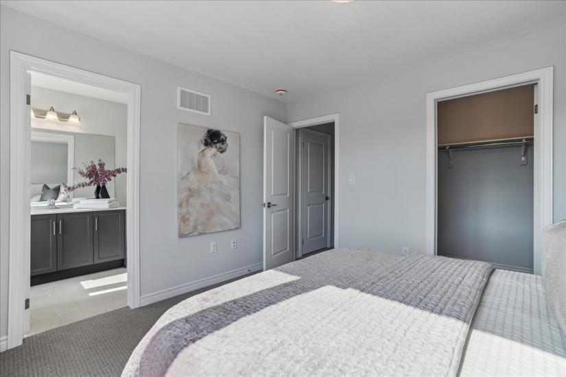 Property listing for 21 Cadwell Lane, Hamilton, ON