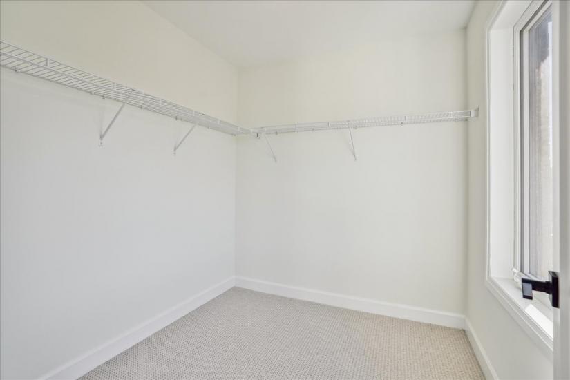 Property listing for 81 Bensley Lane, Hamilton, ON