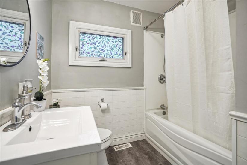 Property listing for 733 Dunn Ave., Hamilton, ON