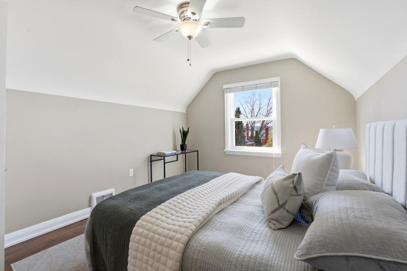 Property listing for 26 Isabel Ave., Hamilton, ON