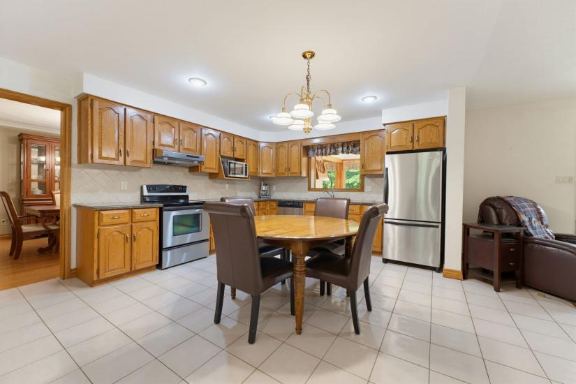 Property listing for 348 Shaver Rd., Ancaster, ON