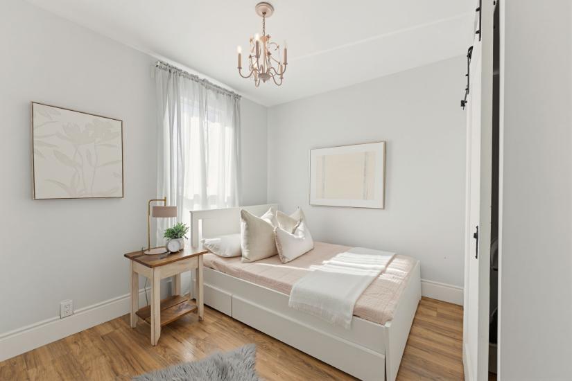 Property listing for 206 Craigroyston Rd., Hamilton, ON