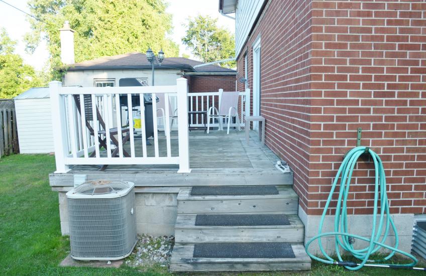 Property listing for 108 Mountain Ave. N., Stoney Creek, ON