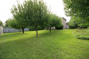Property listing for 182 Solomon Cres., Hamilton, ON