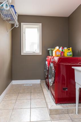 Property listing for 48 Gregorio Court, Ancaster, ON