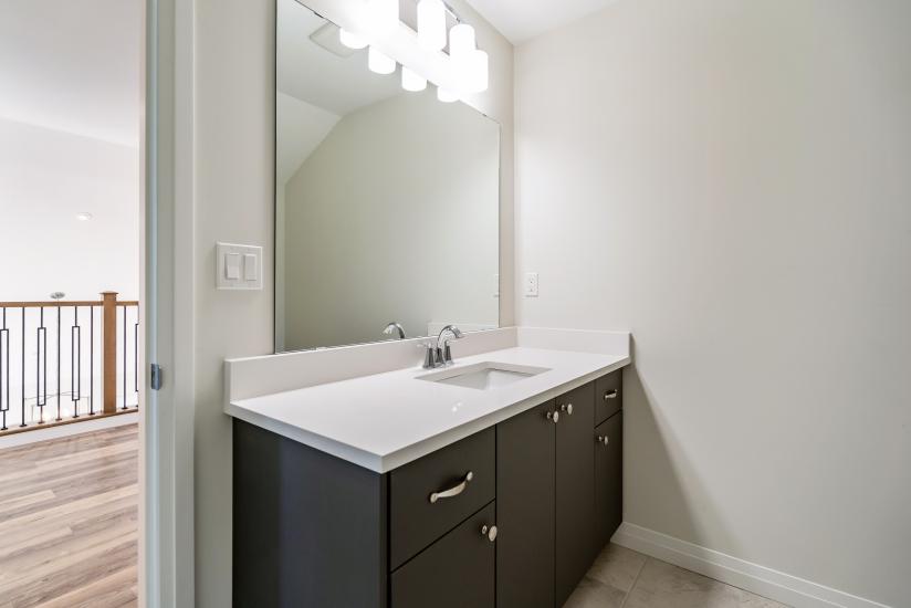 Property listing for 2 Dennis Drive, Smithville, Ontario