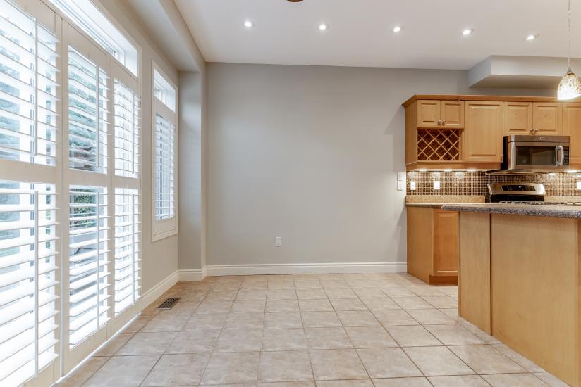 Property listing for 100 Davidson Blvd., Dundas, ON