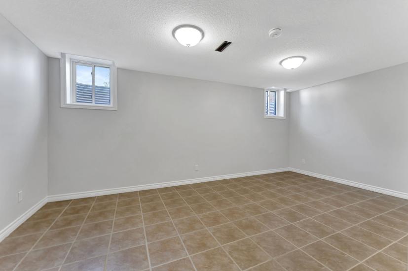 Property listing for 60 Kitty Murray Lane, Ancaster, ON