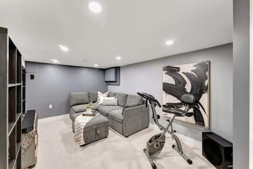 Property listing for 746 Roxborough Ave., Hamilton, ON