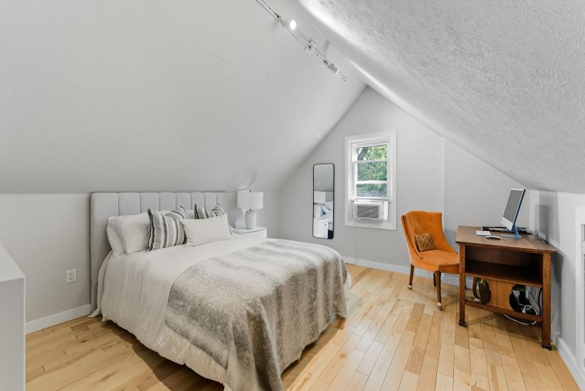 Property listing for 13 Bruce St., Hamilton, ON