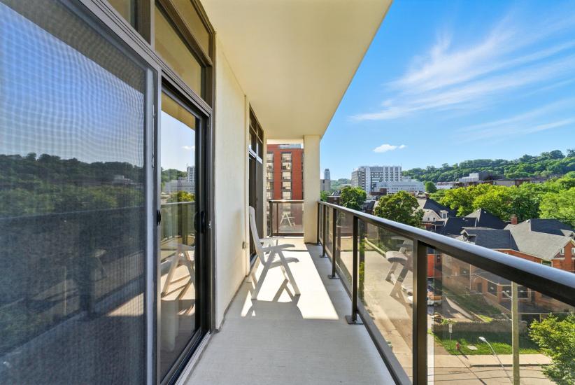 Property listing for 81 Robinson St. Unit #709, Hamilton, ON