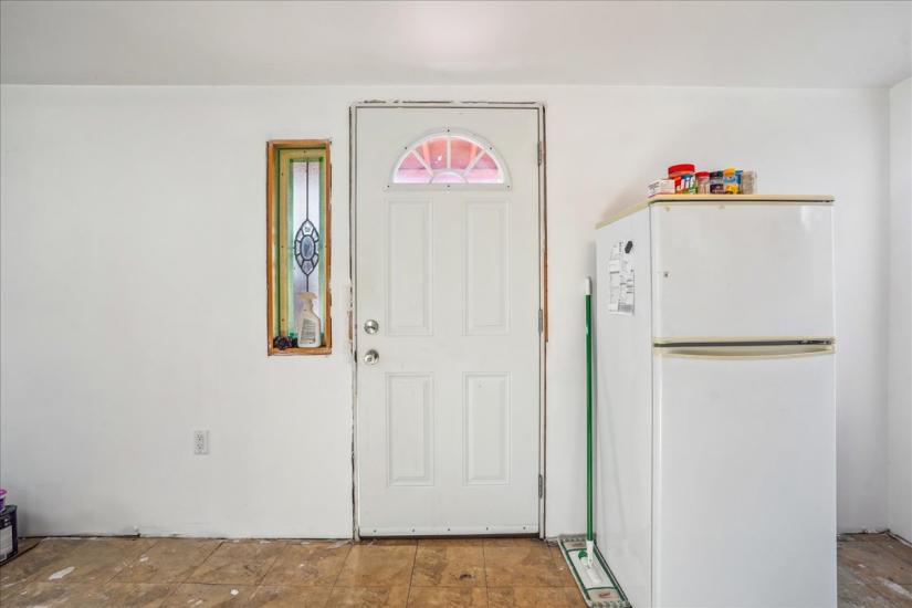 Property listing for 276 Ivon Ave., Hamilton, ON