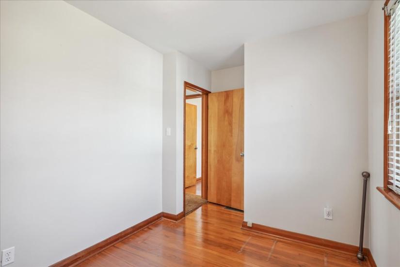 Property listing for 16 Greenwood St., Hamilton, ON