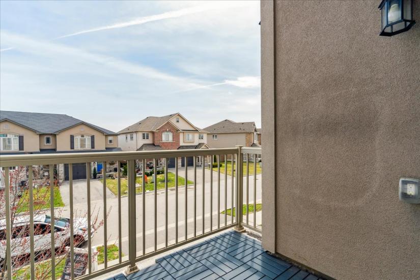 Property listing for 209 Westbank Trail, Hamilton, ON