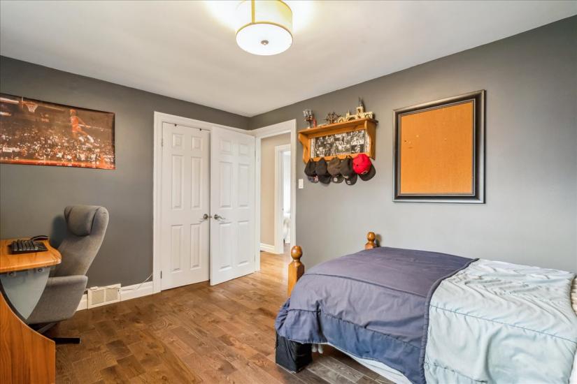 Property listing for 9 Holbrook Rd., Hamilton, ON