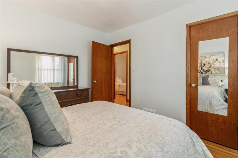 Property listing for 272 East 44th St., Hamilton, ON