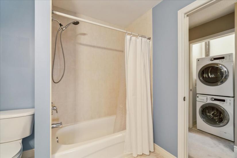 Property listing for #3-437 Highway 8, Stoney Creek, ON
