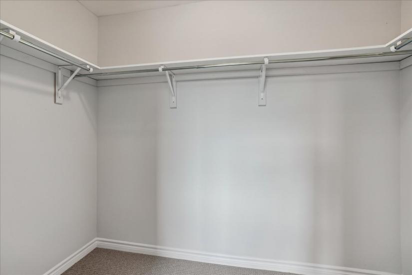 Property listing for 21 Cadwell Lane, Hamilton, ON