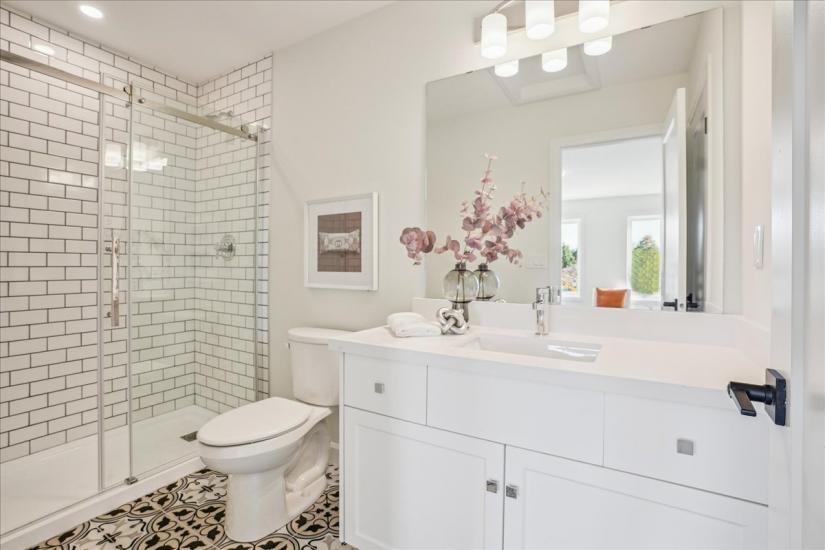 Property listing for 81 Bensley Lane, Hamilton, ON