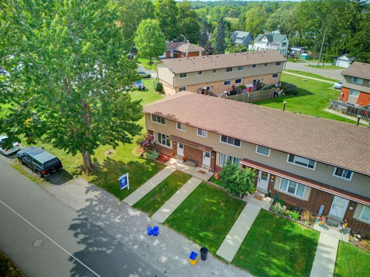 Property listing for 15 Seneca St. S., Cayuga, ON