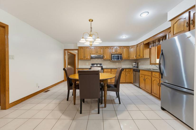 Property listing for 348 Shaver Rd., Ancaster, ON