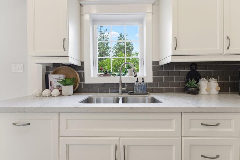 Property listing for 394 Charlton Ave. W., Hamilton, ON