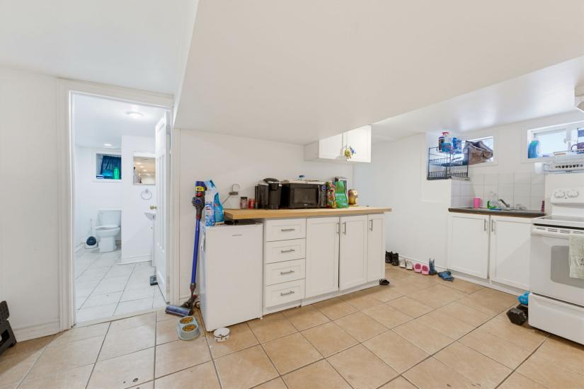 Property listing for 113 Wentworth St. S., Hamilton, ON
