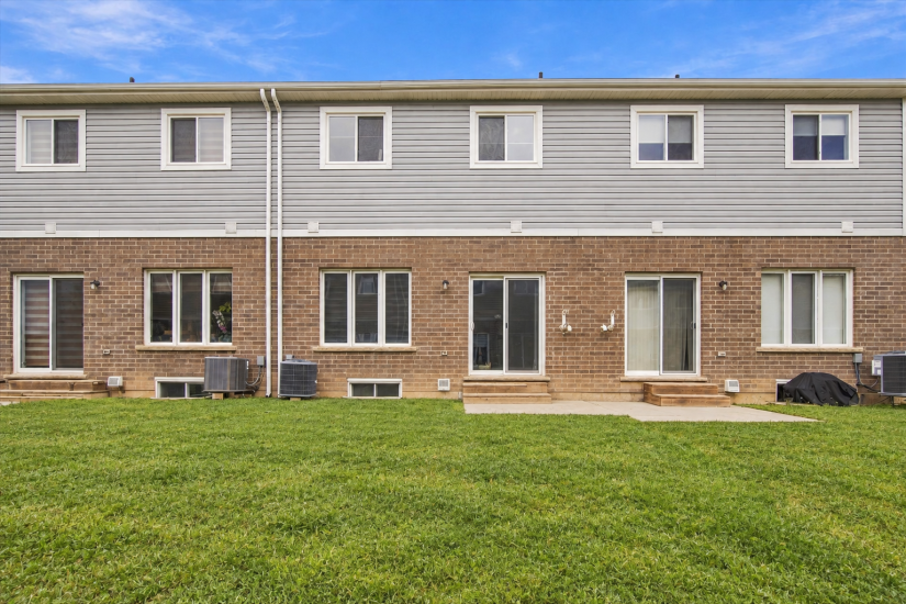 Property listing for 125 Sunflower Pl., Welland, ON