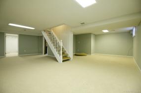 Property listing for 6 Tweedsmuir Ave., Dundas, ON
