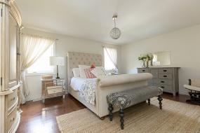 Property listing for 48 Gregorio Court, Ancaster, ON