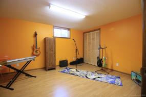 Property listing for 9 Barbara St., Smithville, Ontario