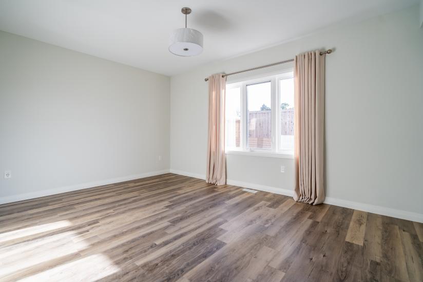 Property listing for 2 Dennis Drive, Smithville, Ontario