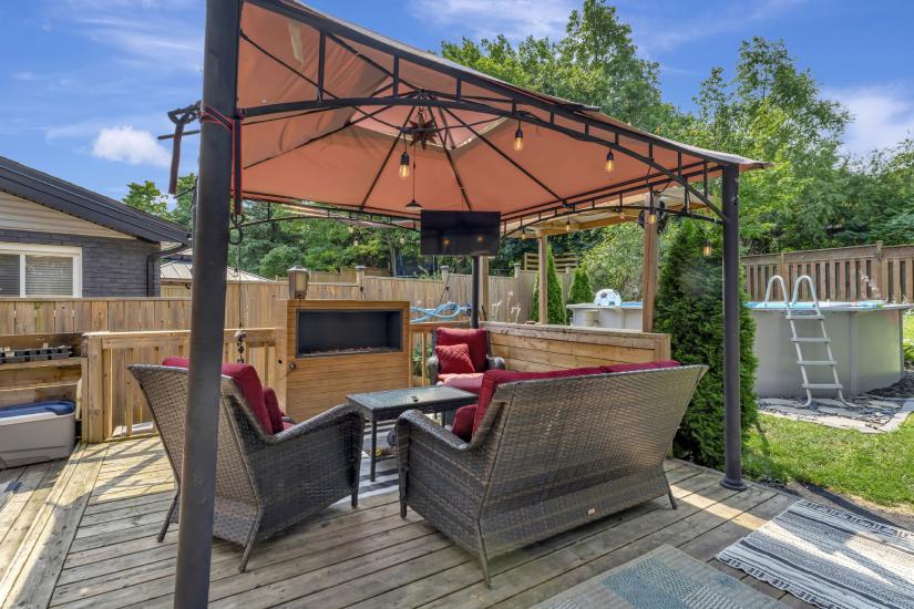 Property listing for 20 Bywood Cres., Stoney Creek, ON