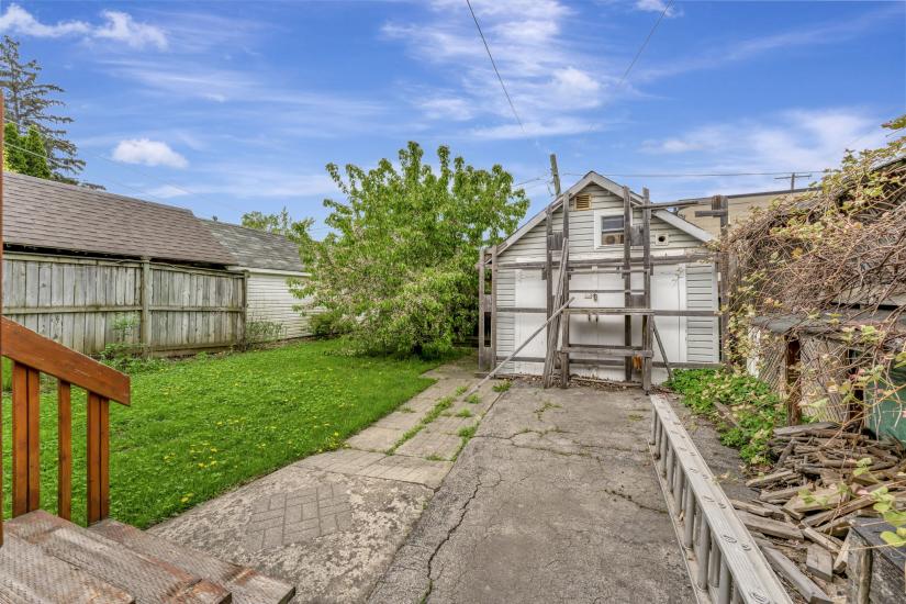 Property listing for 4 Park Row S., Hamilton, ON