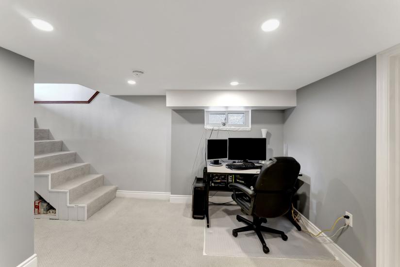 Property listing for 746 Roxborough Ave., Hamilton, ON