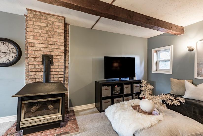 Property listing for 982 HWY 8, Stoney Creek, ON