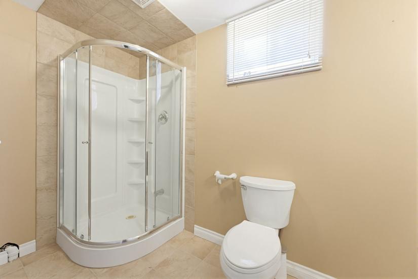 Property listing for 40 Lanza Crt., Hamilton, ON