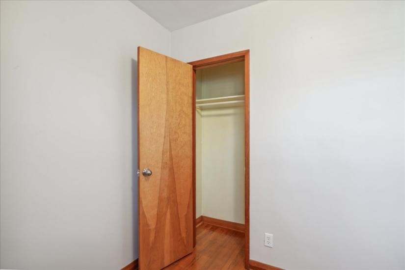 Property listing for 16 Greenwood St., Hamilton, ON