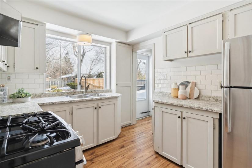 Property listing for 23 Lorne Ave., Hamilton, ON