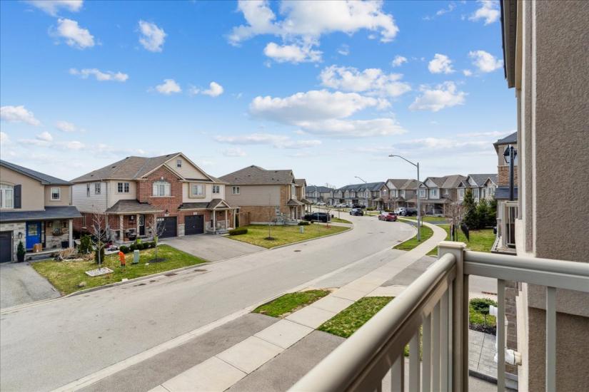 Property listing for 209 Westbank Trail, Hamilton, ON