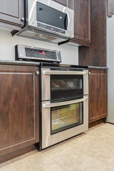 Property listing for 19 Deborah Crt., Hamilton, ON