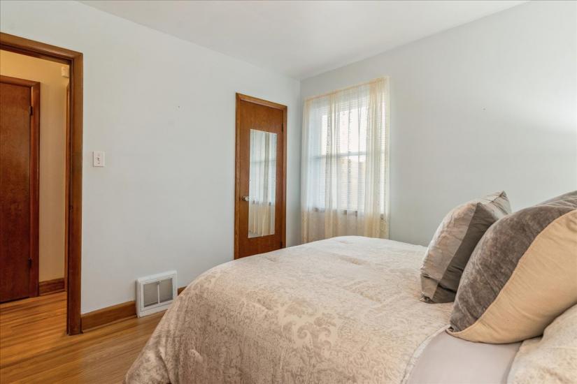 Property listing for 272 East 44th St., Hamilton, ON