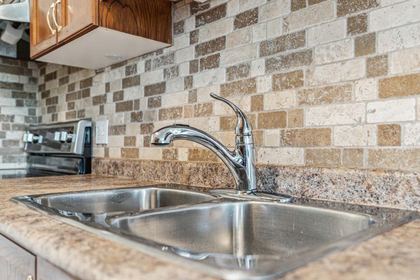 Property listing for 226 Dicenzo Dr., Hamilton, ON