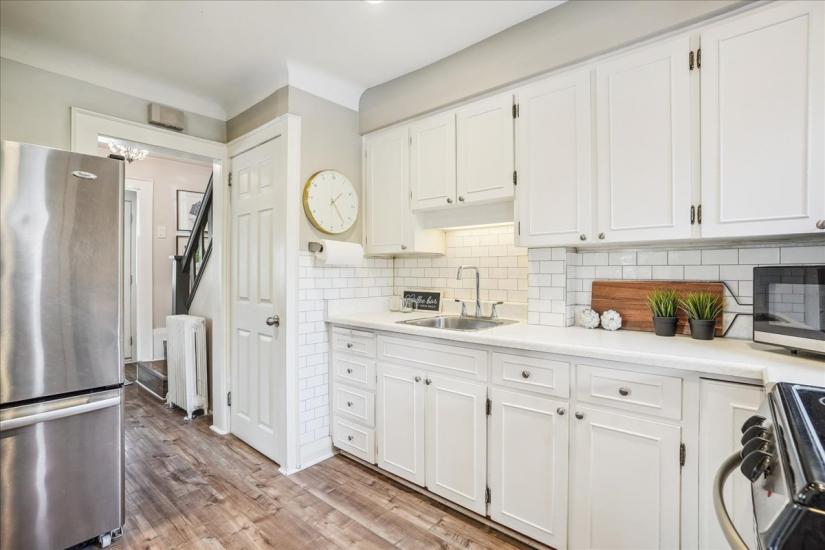 Property listing for 16 Paradise Rd. N., Hamilton, ON
