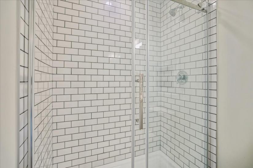 Property listing for 81 Bensley Lane, Hamilton, ON