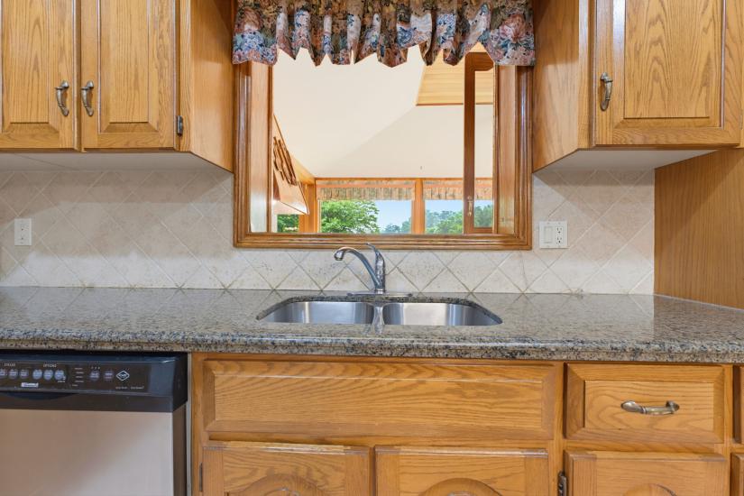 Property listing for 348 Shaver Rd., Ancaster, ON