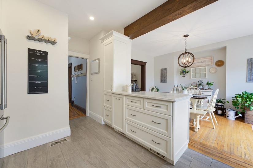 Property listing for 394 Charlton Ave. W., Hamilton, ON