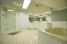 Property listing for 6 Tweedsmuir Ave., Dundas, ON