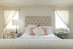 Property listing for 48 Gregorio Court, Ancaster, ON